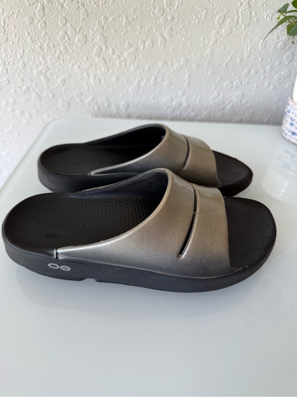 OOFOS Metallic Gunmetal Slide Sandals